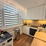 S Balkónem, Klimatizací A Infrasaunou Appartamento