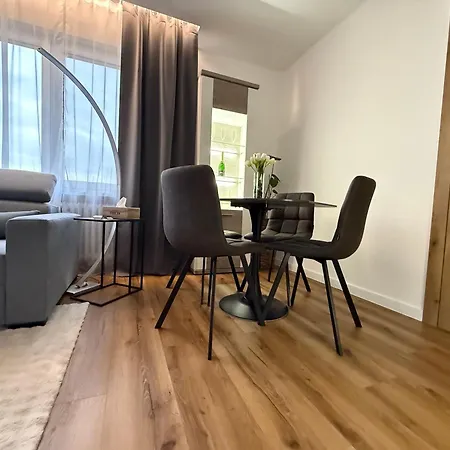 Апартаменты S Balkonem, Klimatizaci A Infrasaunou