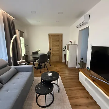 S Balkonem, Klimatizaci A Infrasaunou Lägenhet *