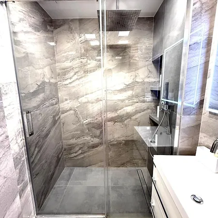 S Balkonem, Klimatizaci A Infrasaunou דירה אוסטרבה