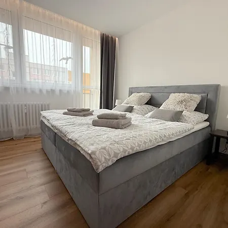 דירה S Balkonem, Klimatizaci A Infrasaunou אוסטרבה