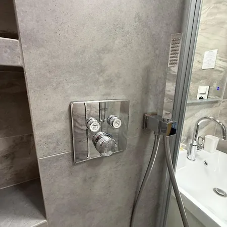 S Balkonem, Klimatizaci A Infrasaunou