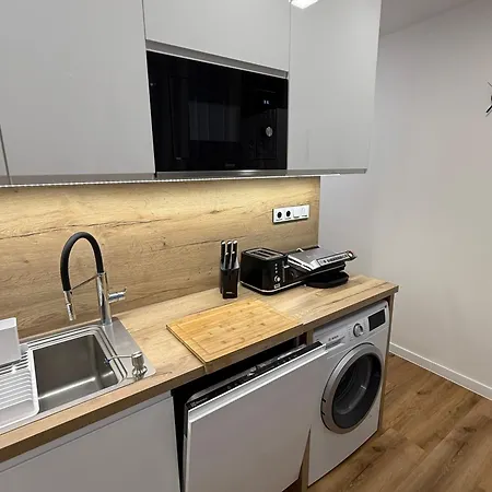 S Balkonem, Klimatizaci A Infrasaunou *