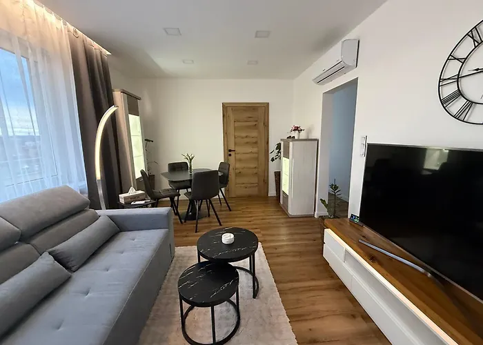 S Balkonem, Klimatizaci A Infrasaunou Apartment *