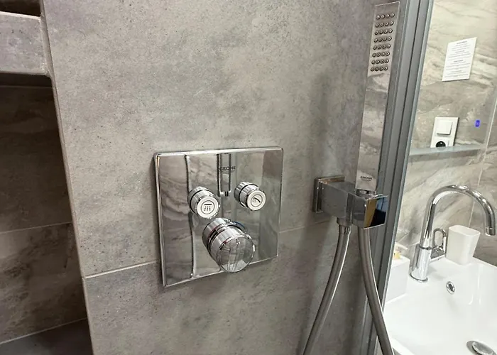 S Balkonem, Klimatizaci A Infrasaunou